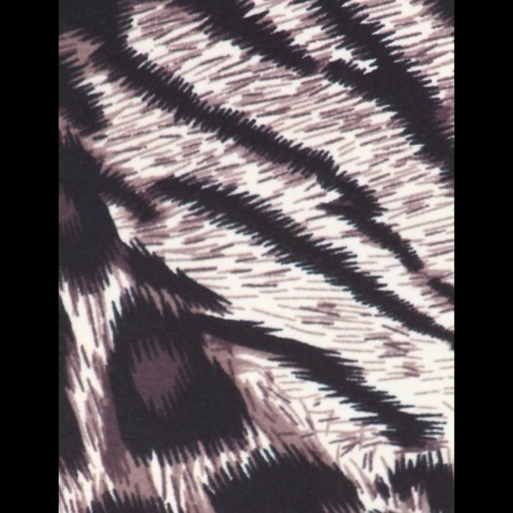 SALE!! PLUS-Leopard Print Leggings - Picture 2 of 3