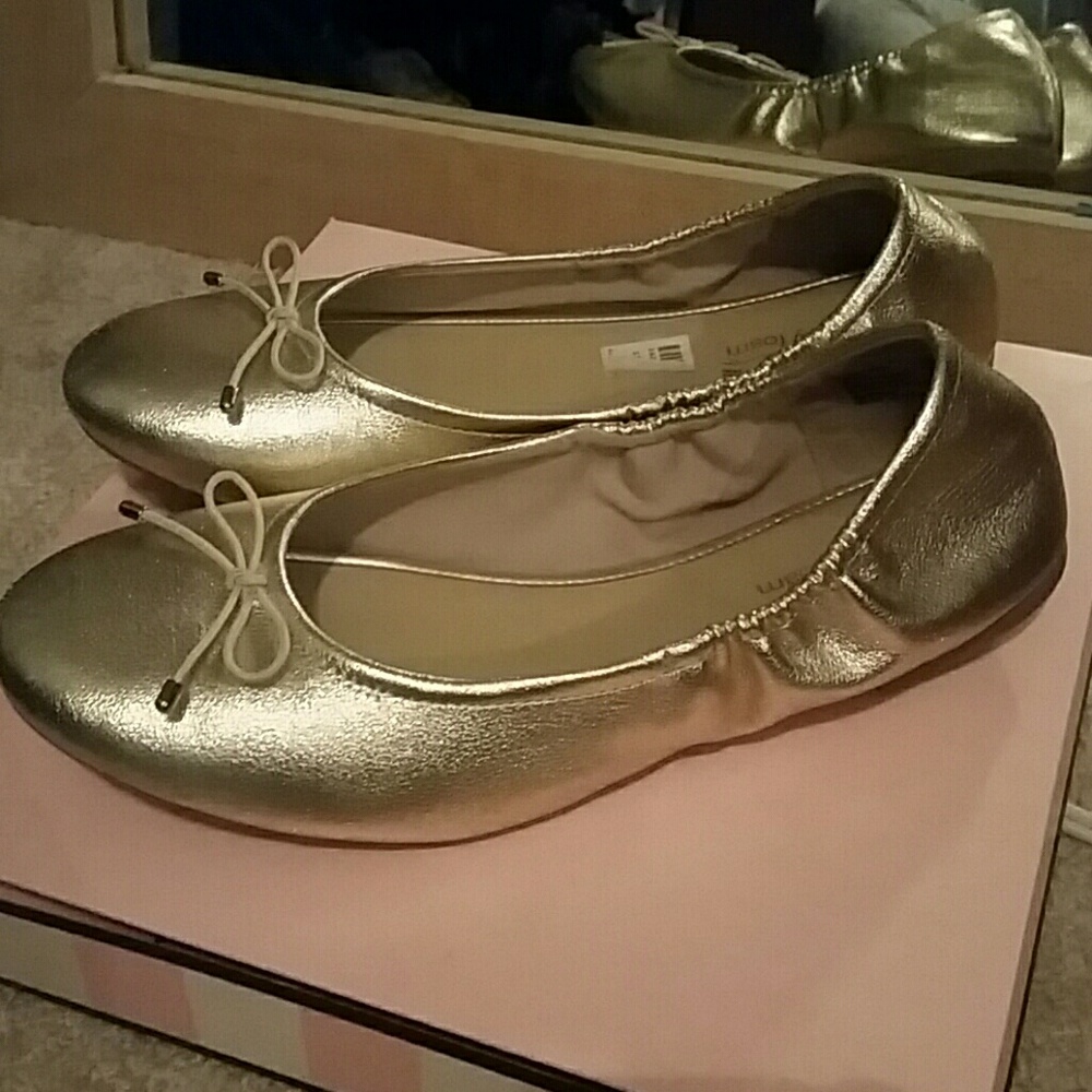 Gold flats with bow size 5