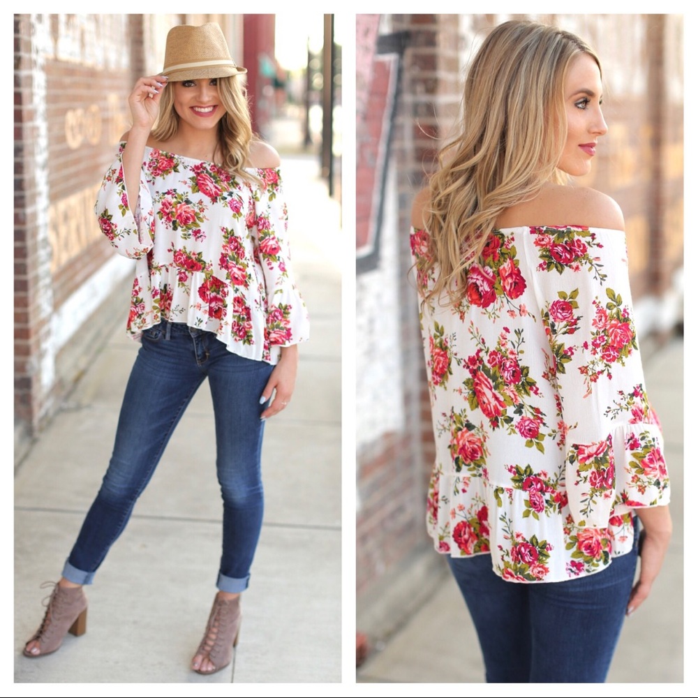 🎉 SALE 🎉 Off the shoulder floral top - Picture 2 of 2