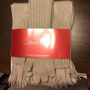 Calvin Klein 3 piece set, hat, scarf &tech glove