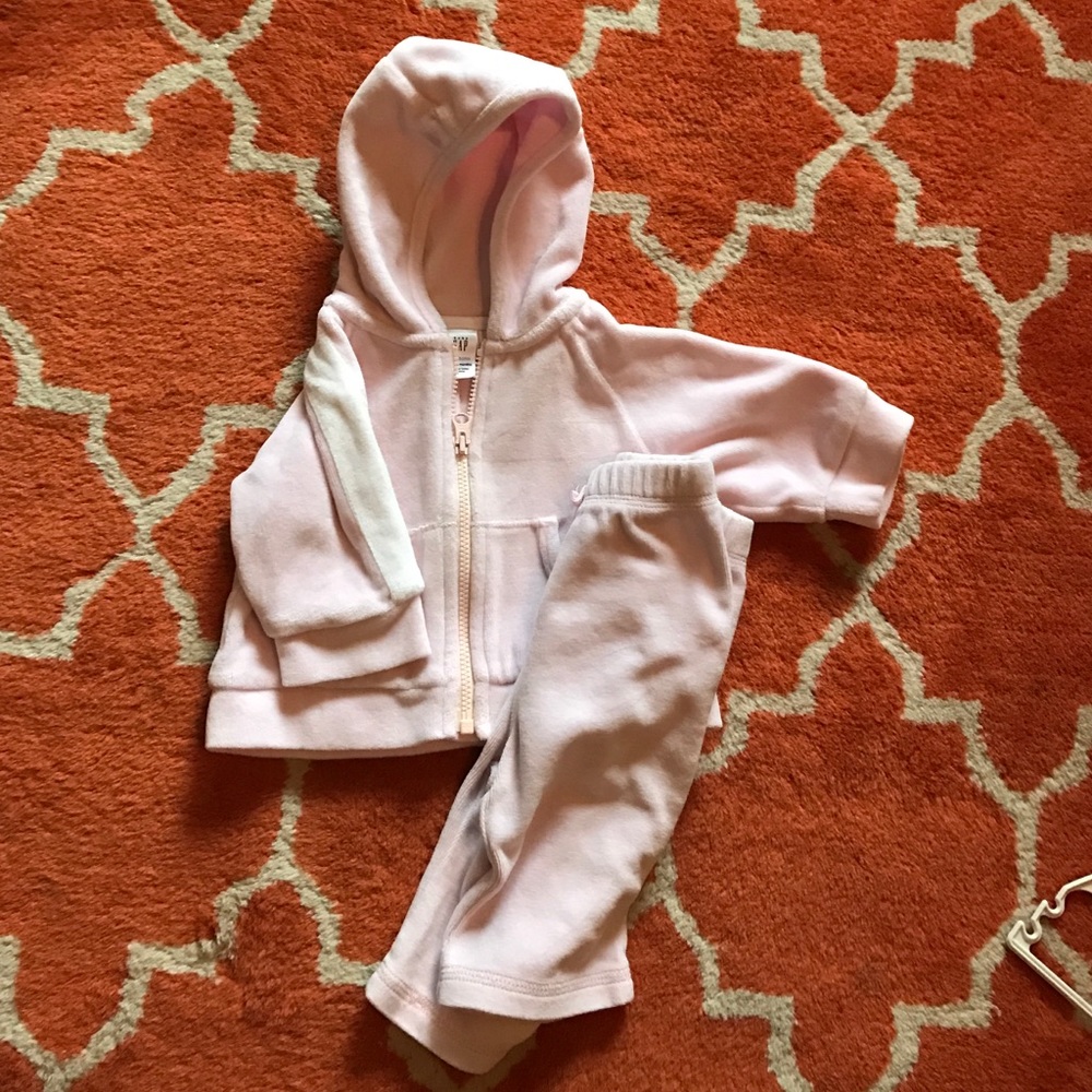 NB-3mo Baby Gap Velour hooded track suit
