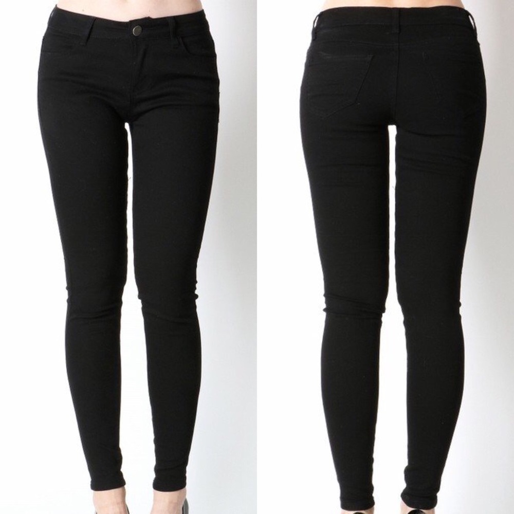 ✨HP💕🌿Essential Black Jeans