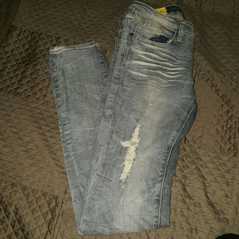 Distressed skinny jeans