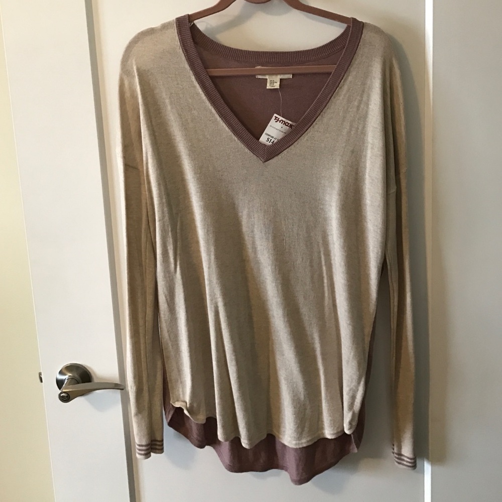 Color block V neck sweater