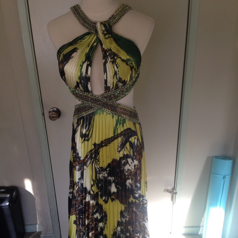 Prom is on it's way girls!