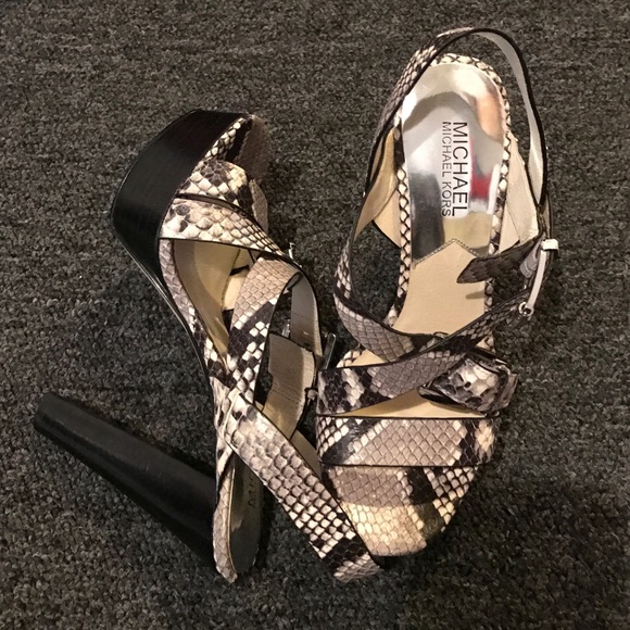 Michael Kors - Picture 2 of 4
