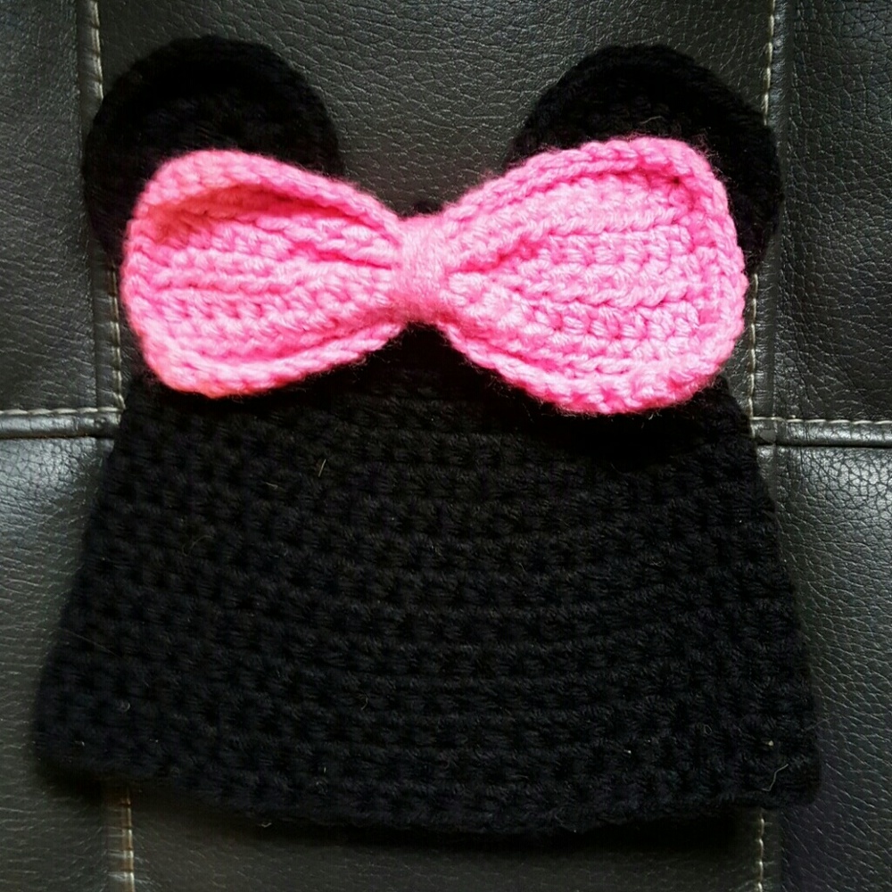 Crochet mini newborn hat