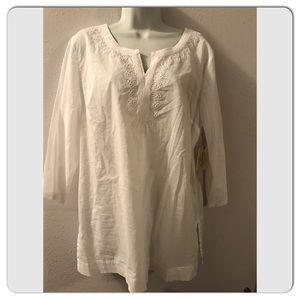 🌻NWT White Tunic Top