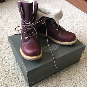 LIKE NEW Teddy Fleece Lined Timberlands (7.5)
