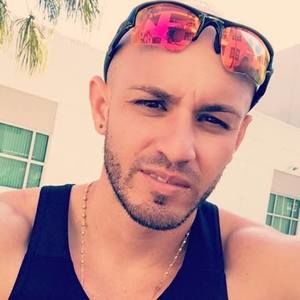 Meet your Posher, Carlos