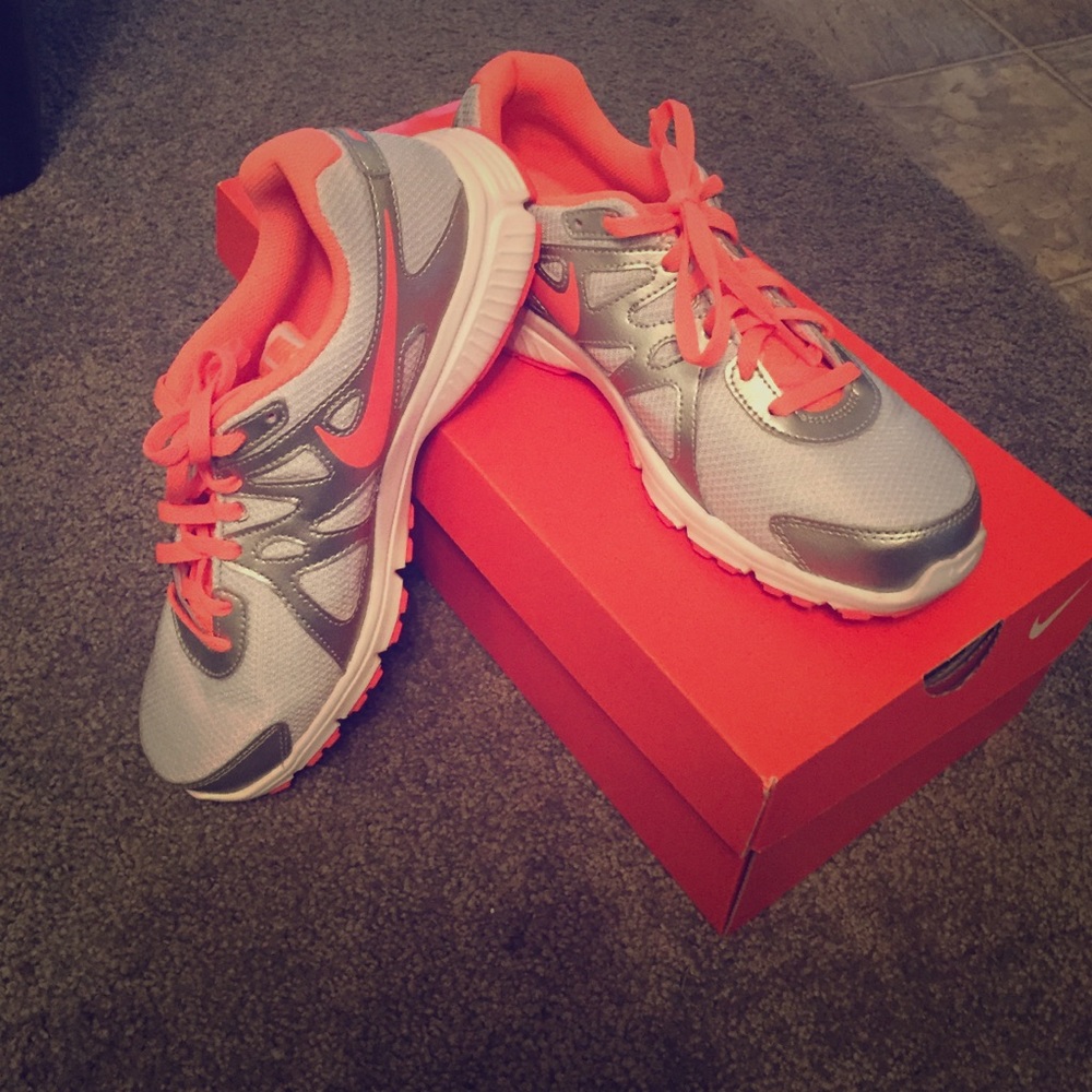 Never worn Nike shoes