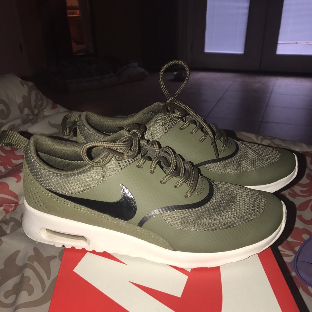Nike Thea air max shoes
