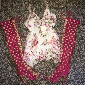 Flora print romper " NWT"