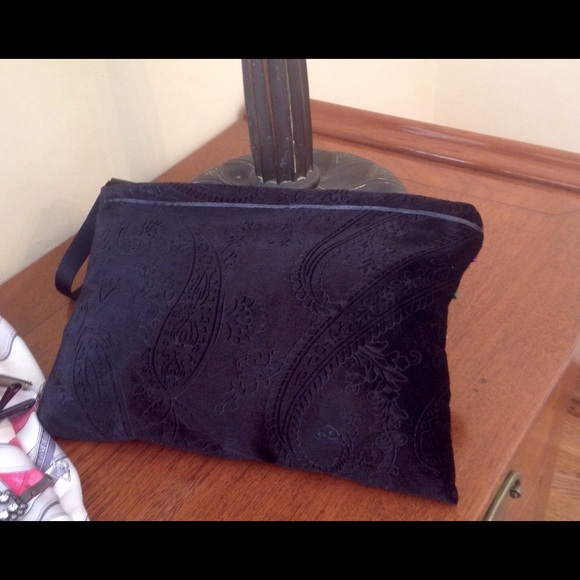 Wrist purse with multiple colors ribbons - Picture 2 of 4