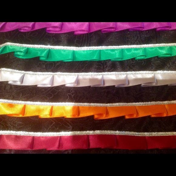 Wrist purse with multiple colors ribbons - Picture 3 of 4