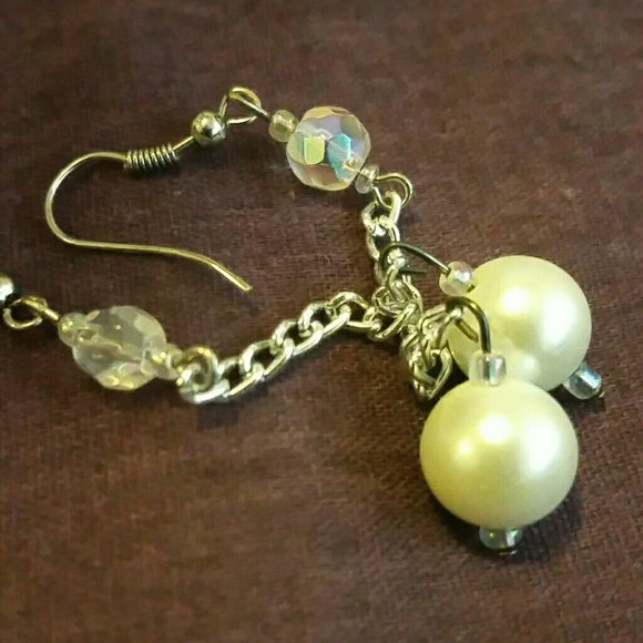 Pearl Earring - Handmade - Picture 3 of 3