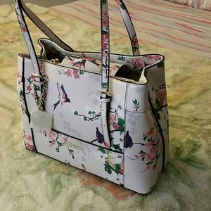 Guess Delaney Floral-Print Shopper Tote