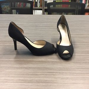 Black low heel peep toe shoes
