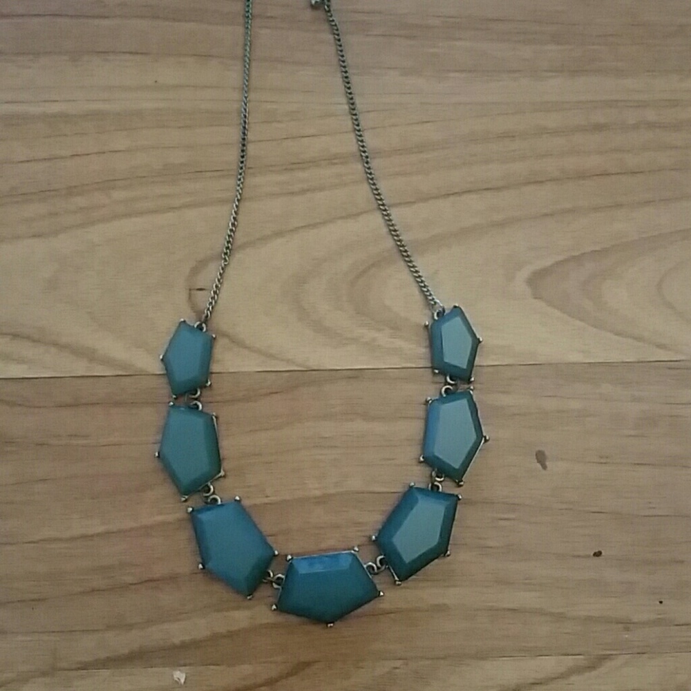 Green statement necklace