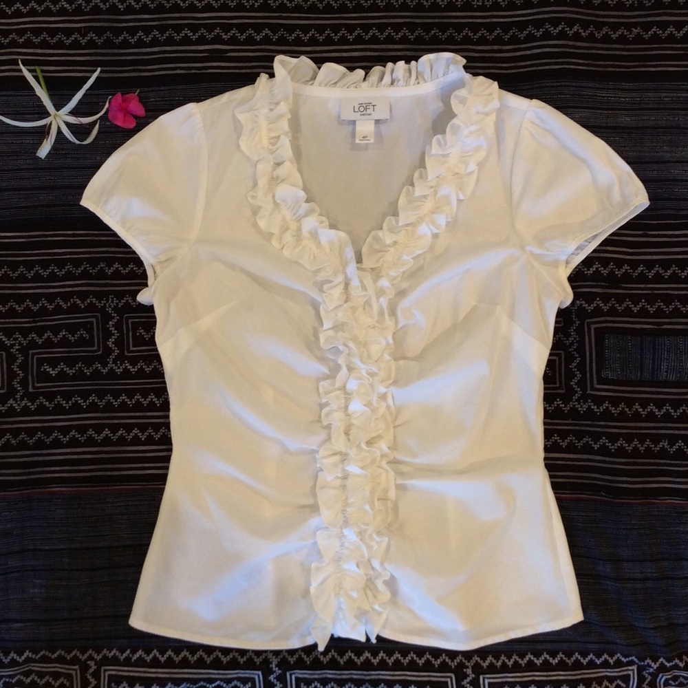 Ann Taylor LOFT Stretch fabric, ruffle front
