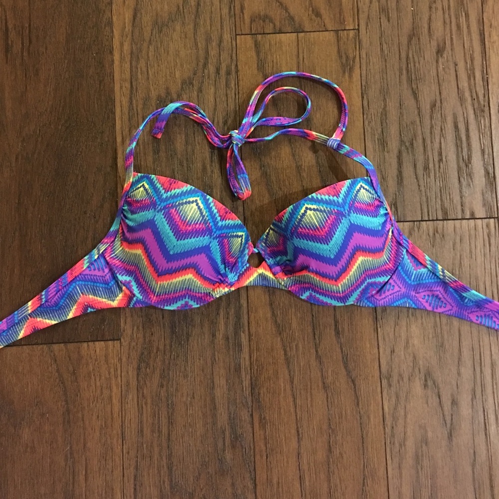 Like new! Size small bikini top- fun pattern!