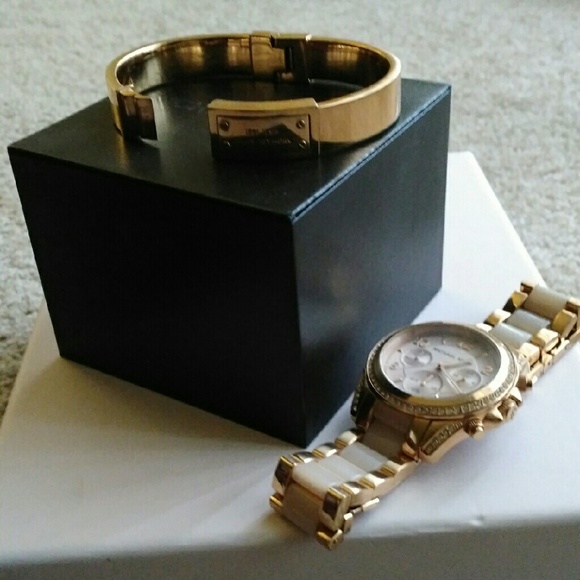 Michael Kor's rose gold tone hinge bangle - Picture 3 of 4