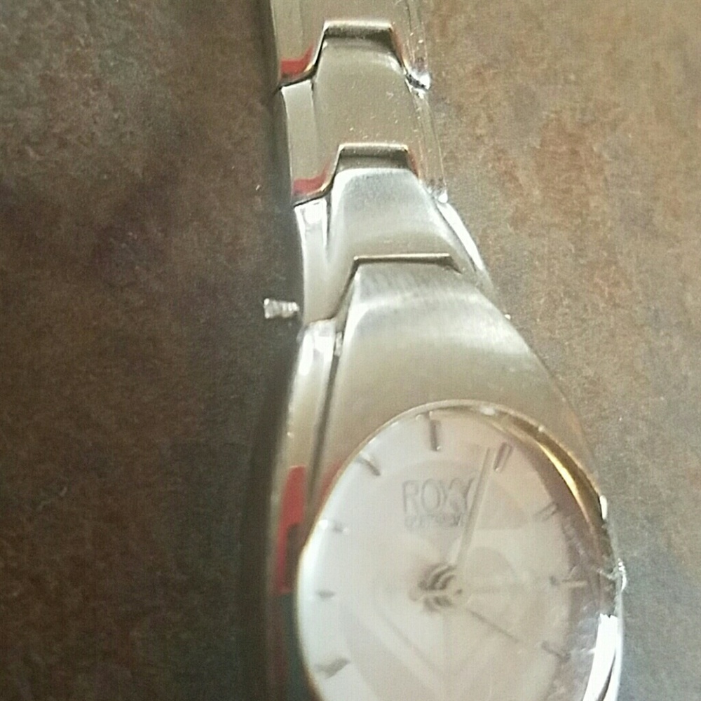 Silver Roxy watch - Picture 3 of 3