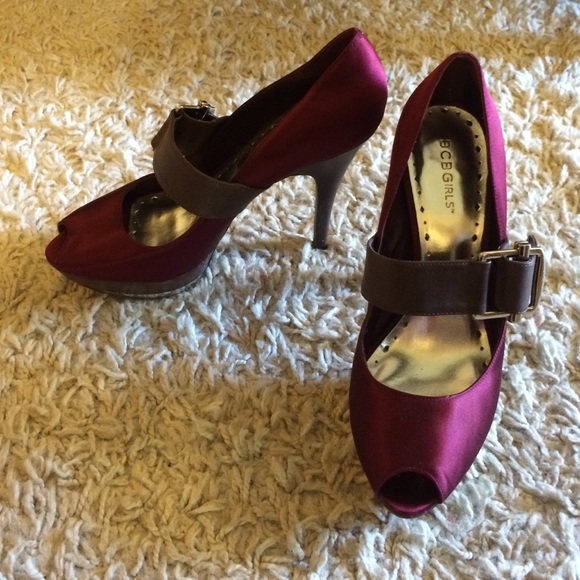 Burgundy heel with brown strap - Picture 2 of 4