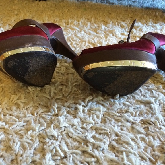 Burgundy heel with brown strap - Picture 4 of 4