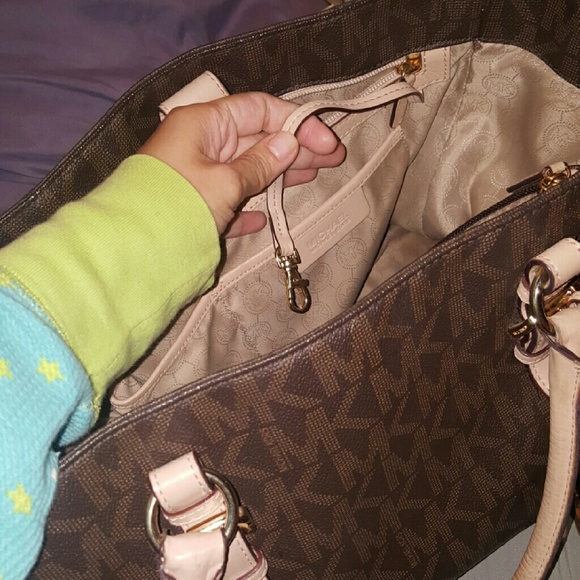 Authentic Michael kors purse - Picture 2 of 4