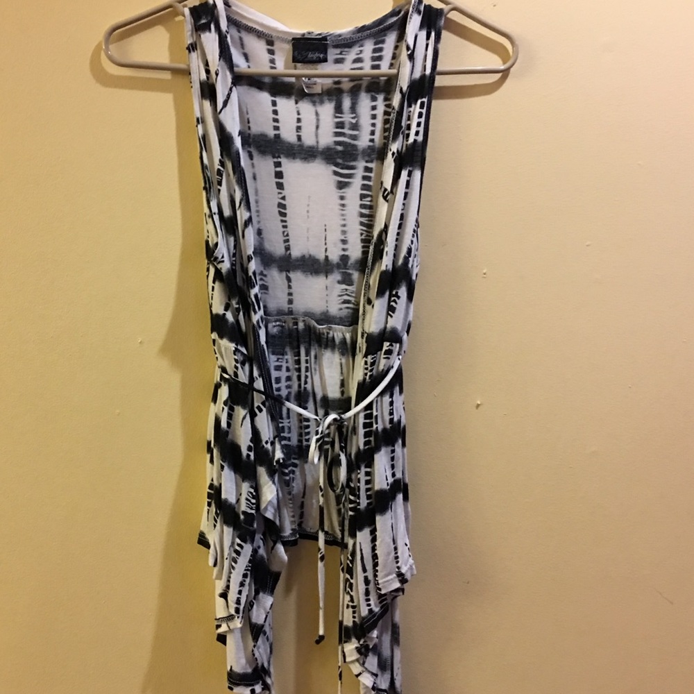 Day trip Vest with tie