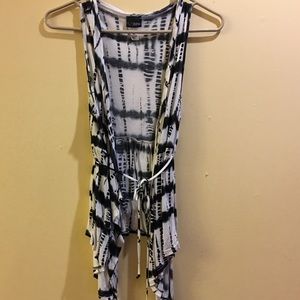 Day trip Vest with tie