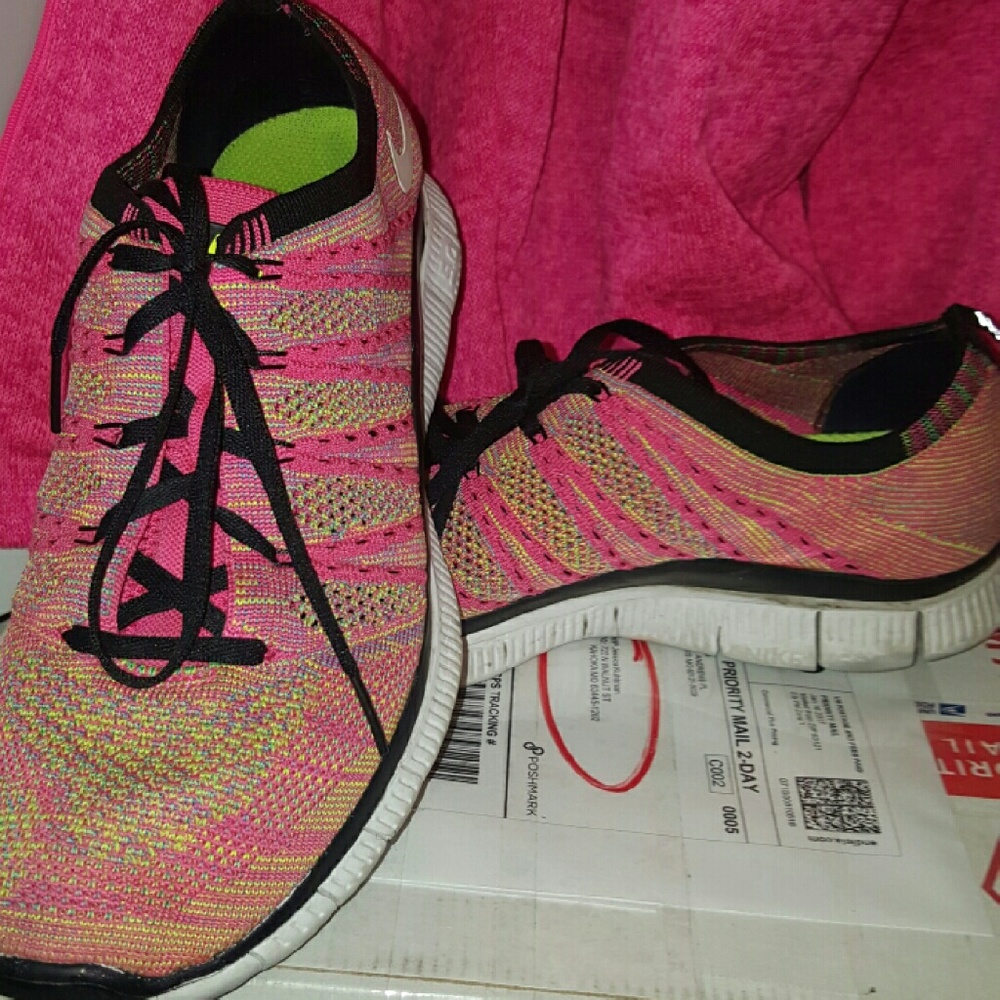 Nike flyknit shoes