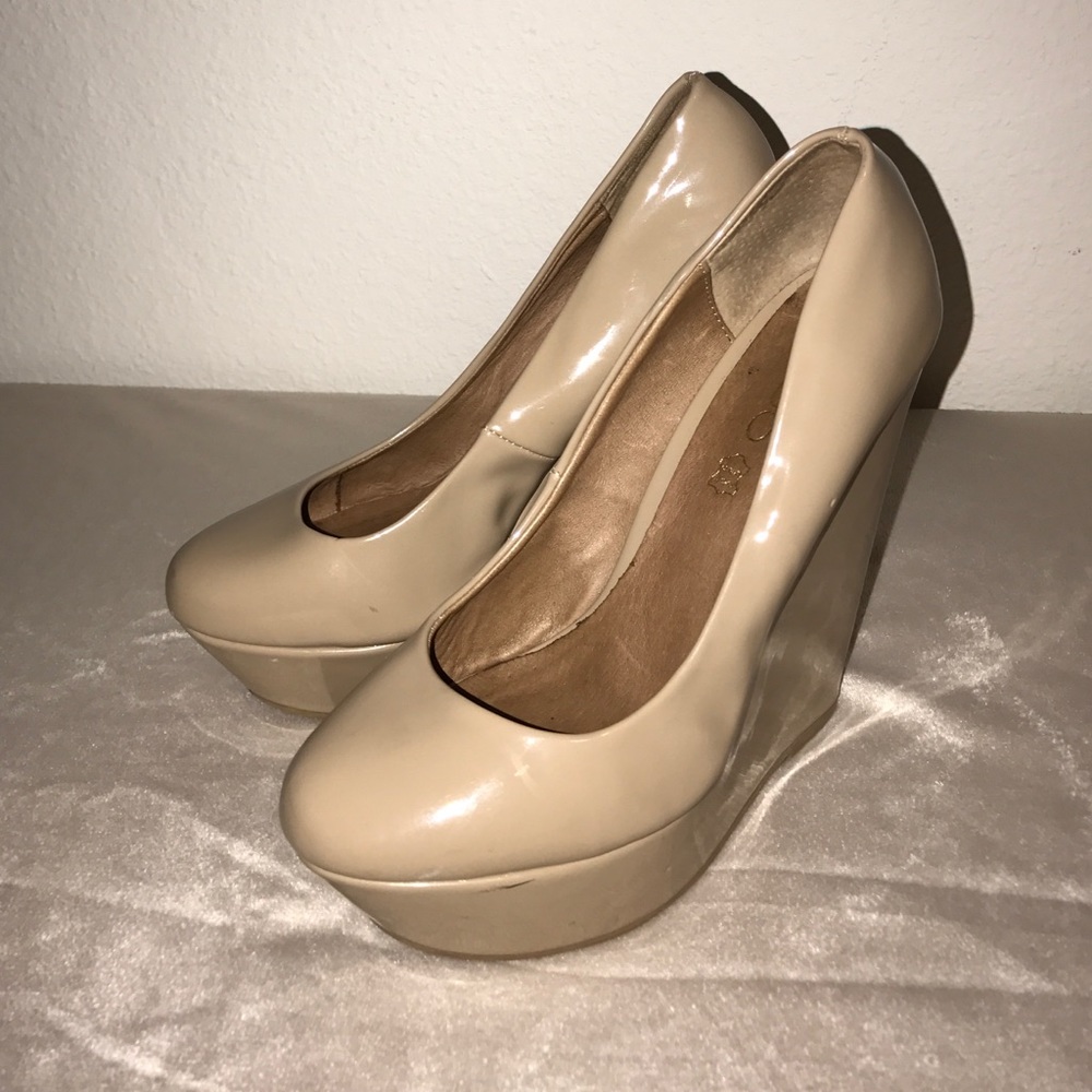 Nude wedges