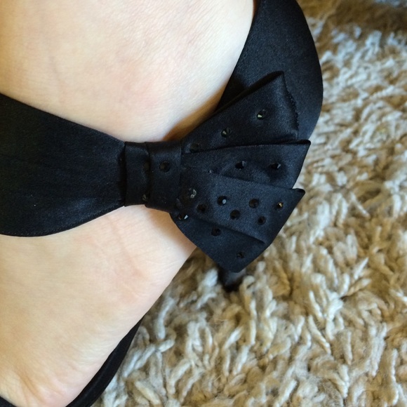Black strap heels with rhinestones embellishment - Picture 2 of 3