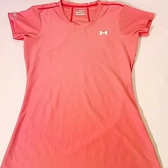 Under Armour Tops - Under Armour Womens M Fitted Crewneck Shirt Under Armour Tops - Under Armour Womens M Fitted Crewneck Shirt