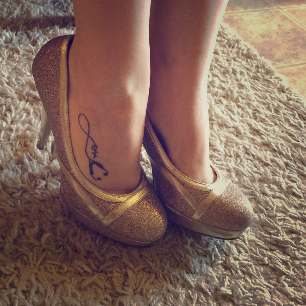 Gold glittery heels - Picture 1 of 3