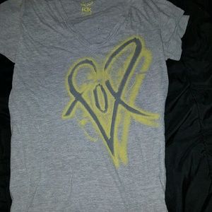 Womens FOX vneck tee