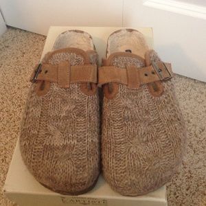 American Eagle brown slides. Size 9