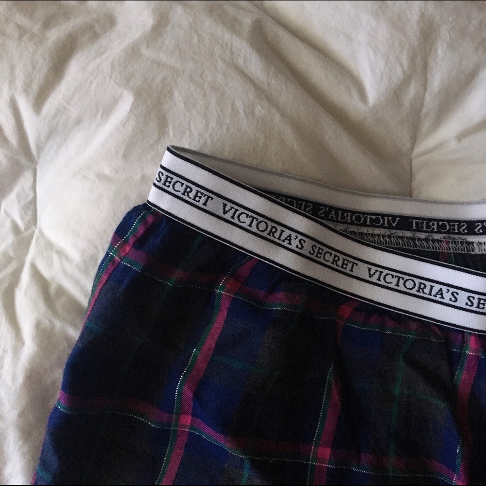 Victoria Secret Plaid Pajama Shorts - Picture 4 of 4