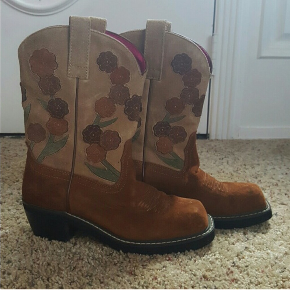 Ariat flower boots *SOLD*