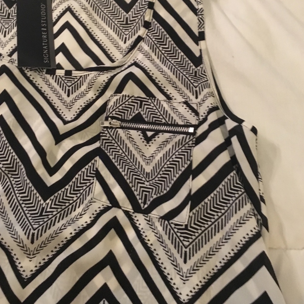 ⚡️⚡️Final $ ⬇️⚡️⚡️Hi Low Signature Studio Tank NWT - Picture 2 of 4