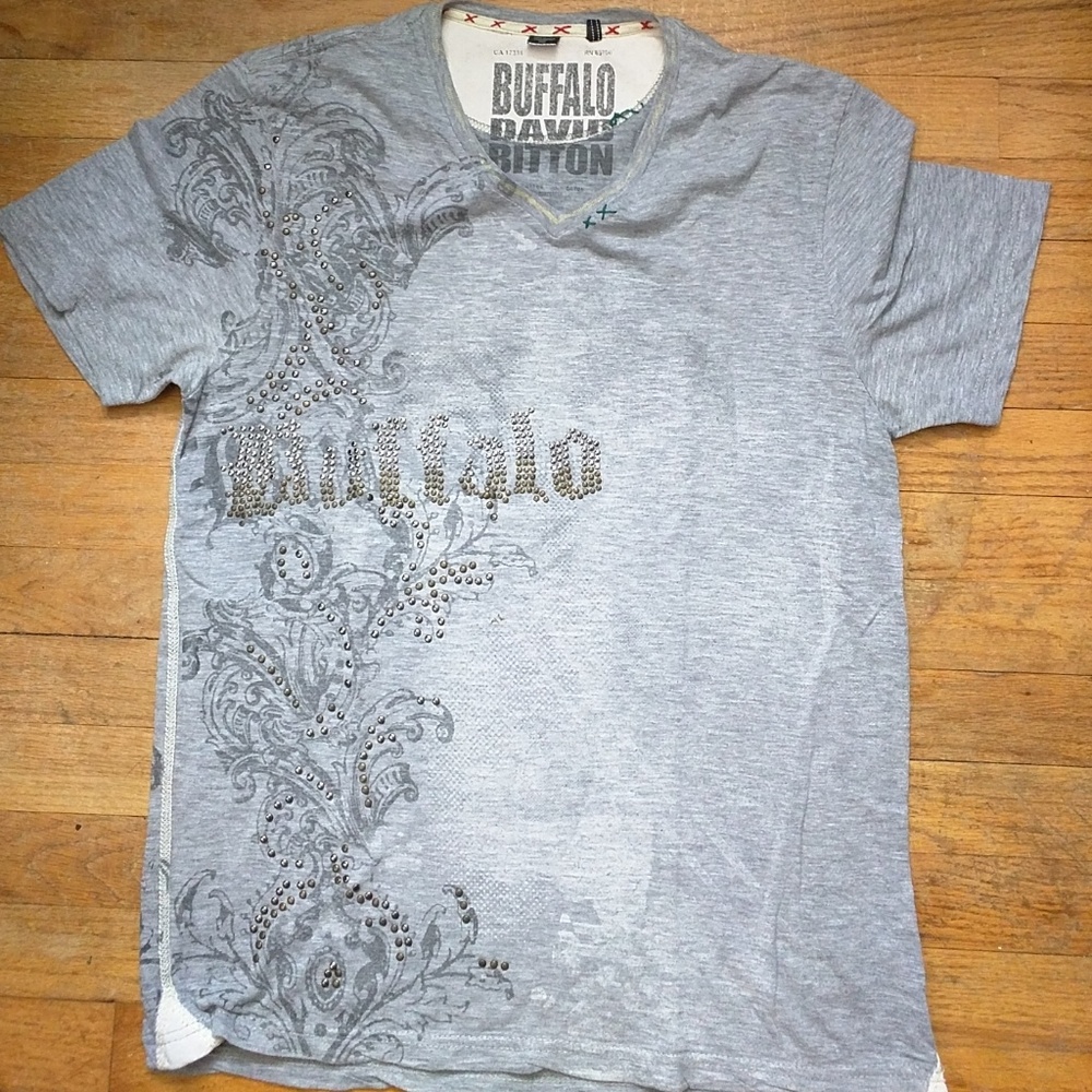 Buffalo David Bitton, Medium