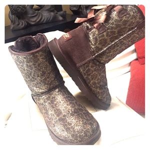 Sparkly leopard print UGGS
