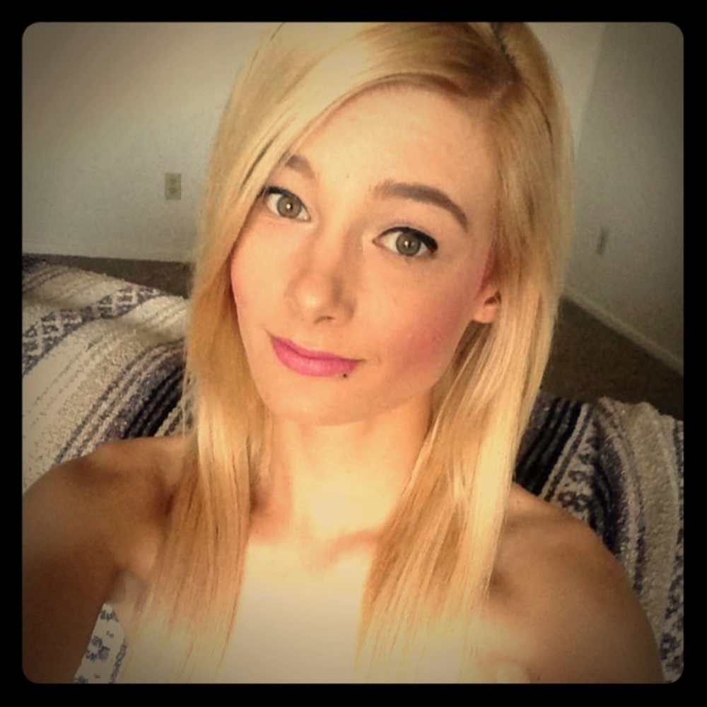 Meet your Posher, Elaine