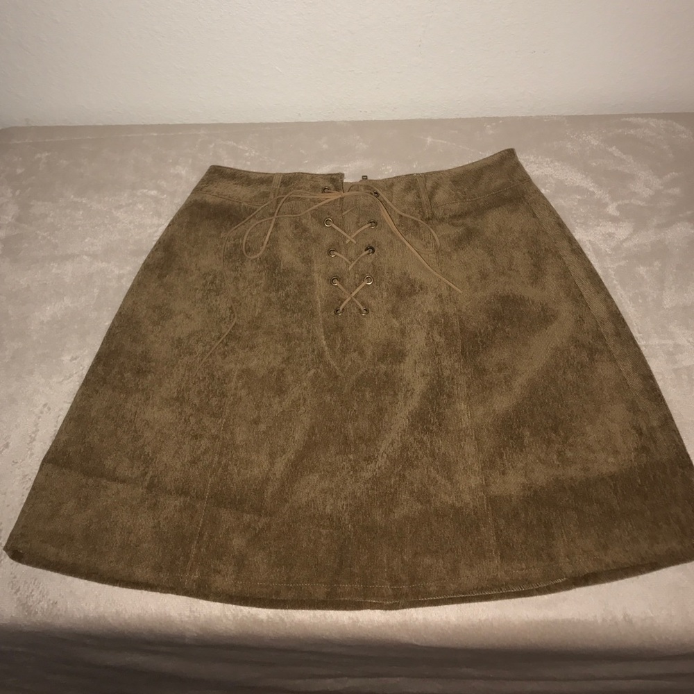 Lace-up tan skirt - Picture 2 of 4