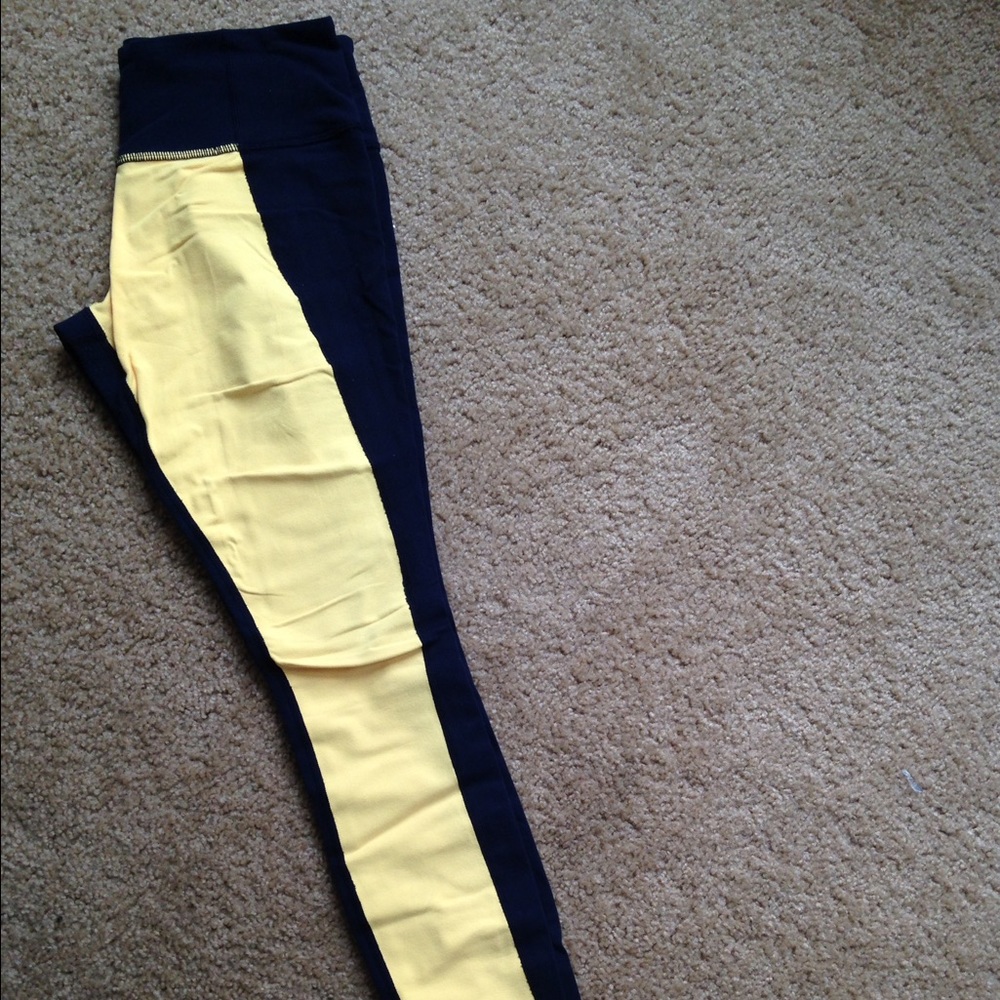 Lululemon Color block Wunder Unders!!
