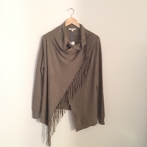 ๐1 LEFT!!๐Crossover Fringe Sweater - Picture 2 of 5