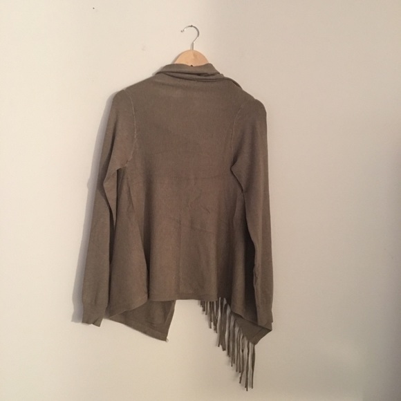 ๐1 LEFT!!๐Crossover Fringe Sweater - Picture 3 of 5
