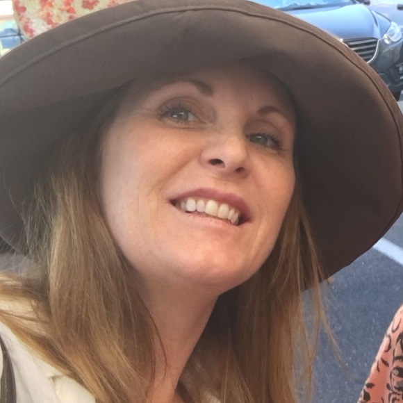 Meet your Posher, Christine - Picture 2 of 3